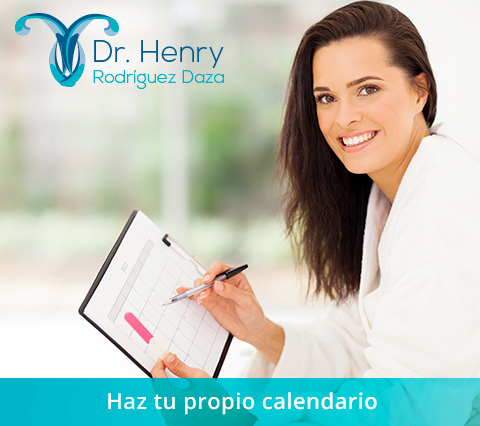 Mujer chequeando su calendario, ginecologa en Bogot